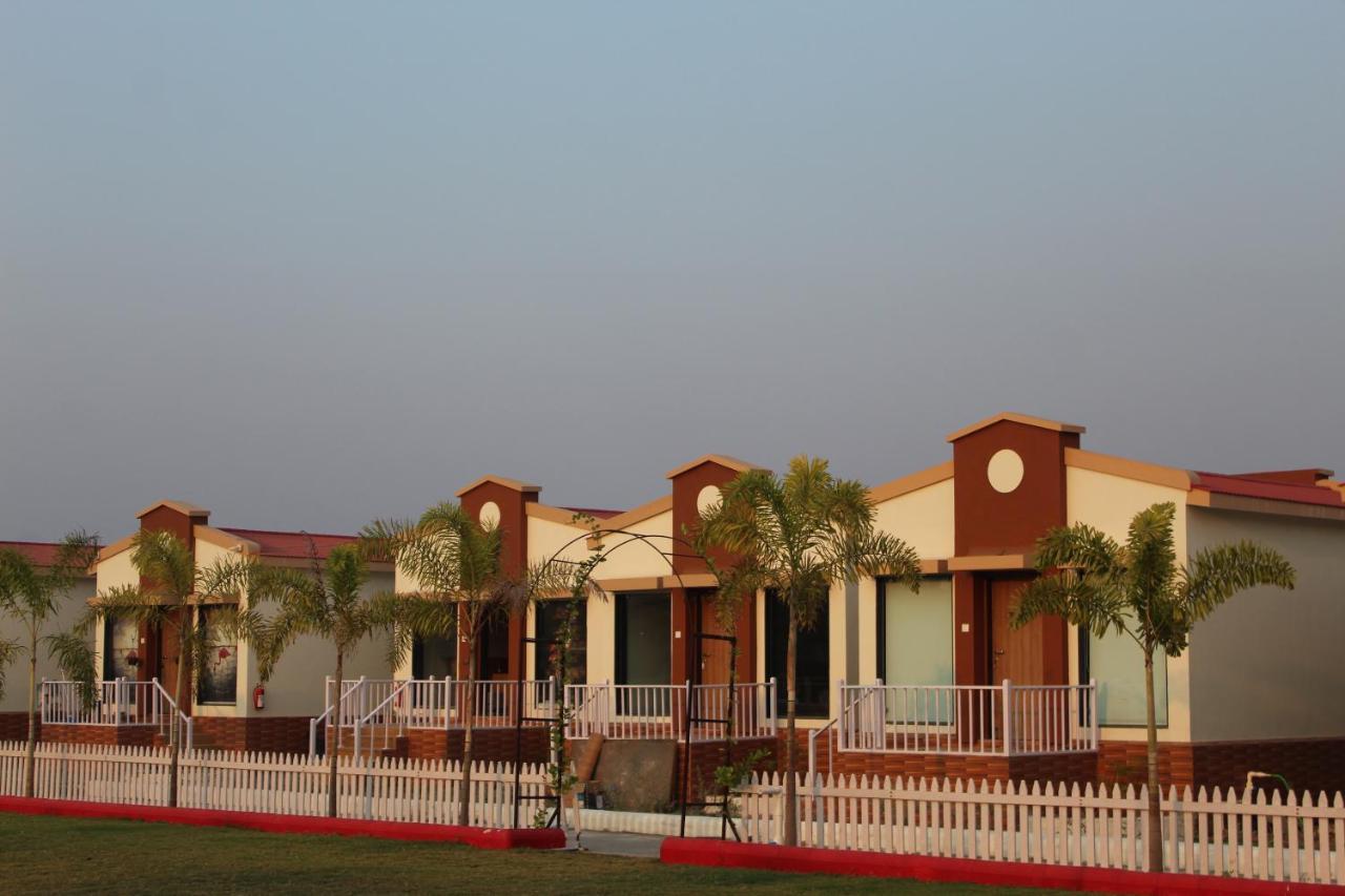 Flamingo Club And Resort Una 3 Km Away From Diu Check Post المظهر الخارجي الصورة
