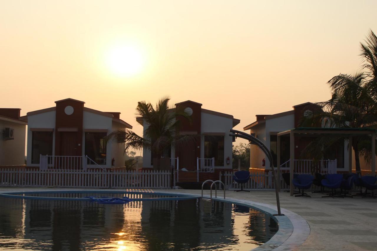 Flamingo Club And Resort Una 3 Km Away From Diu Check Post المظهر الخارجي الصورة